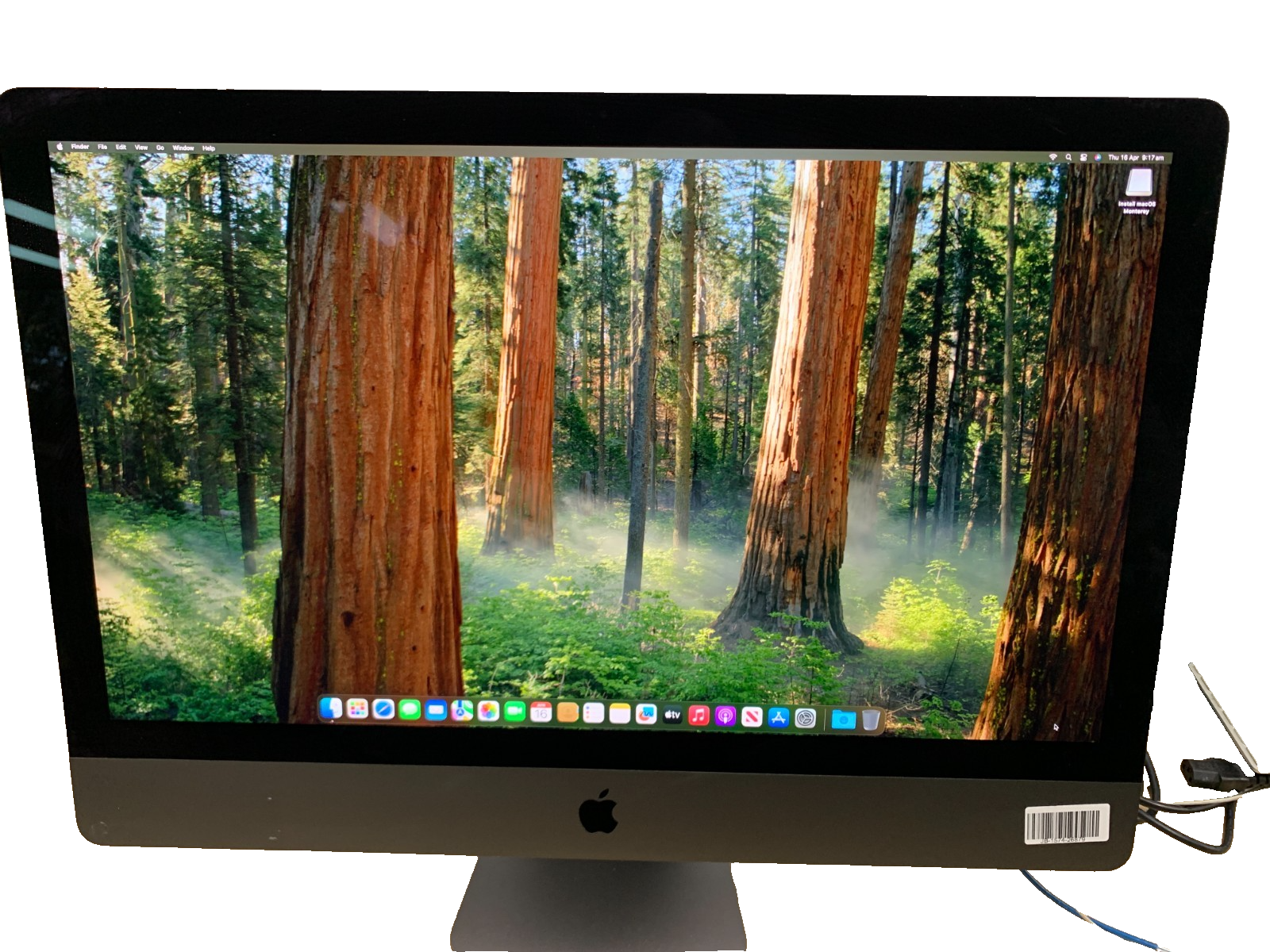 Apple iMac Pro 27" Intel Xeon W 3.2GHz / 32GB Ram / 1TB Hard Drive 8GB Graphics0
