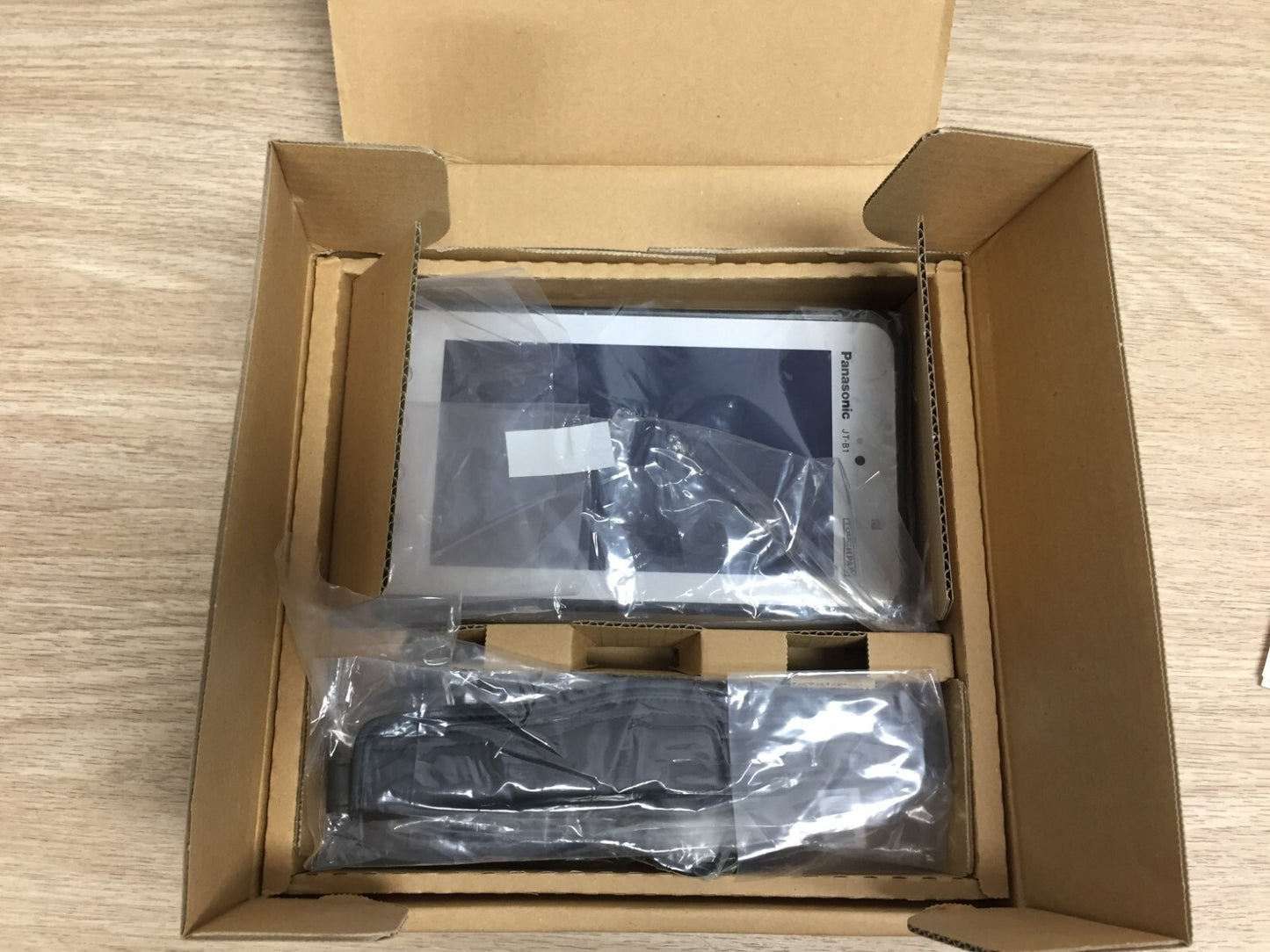 Panasonic JT-B1 Android ToughPad Tablet 7-Inch 16GB2