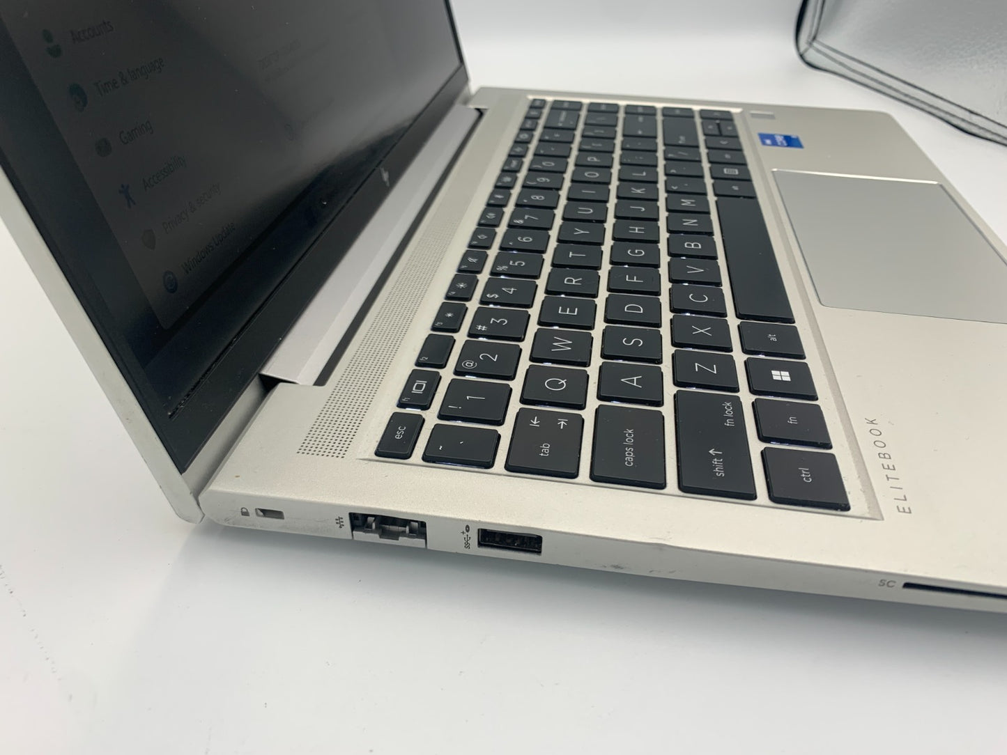 HP EliteBook 640 G9 12th Gen i5-1235U / 16GB / 256GB SSD3