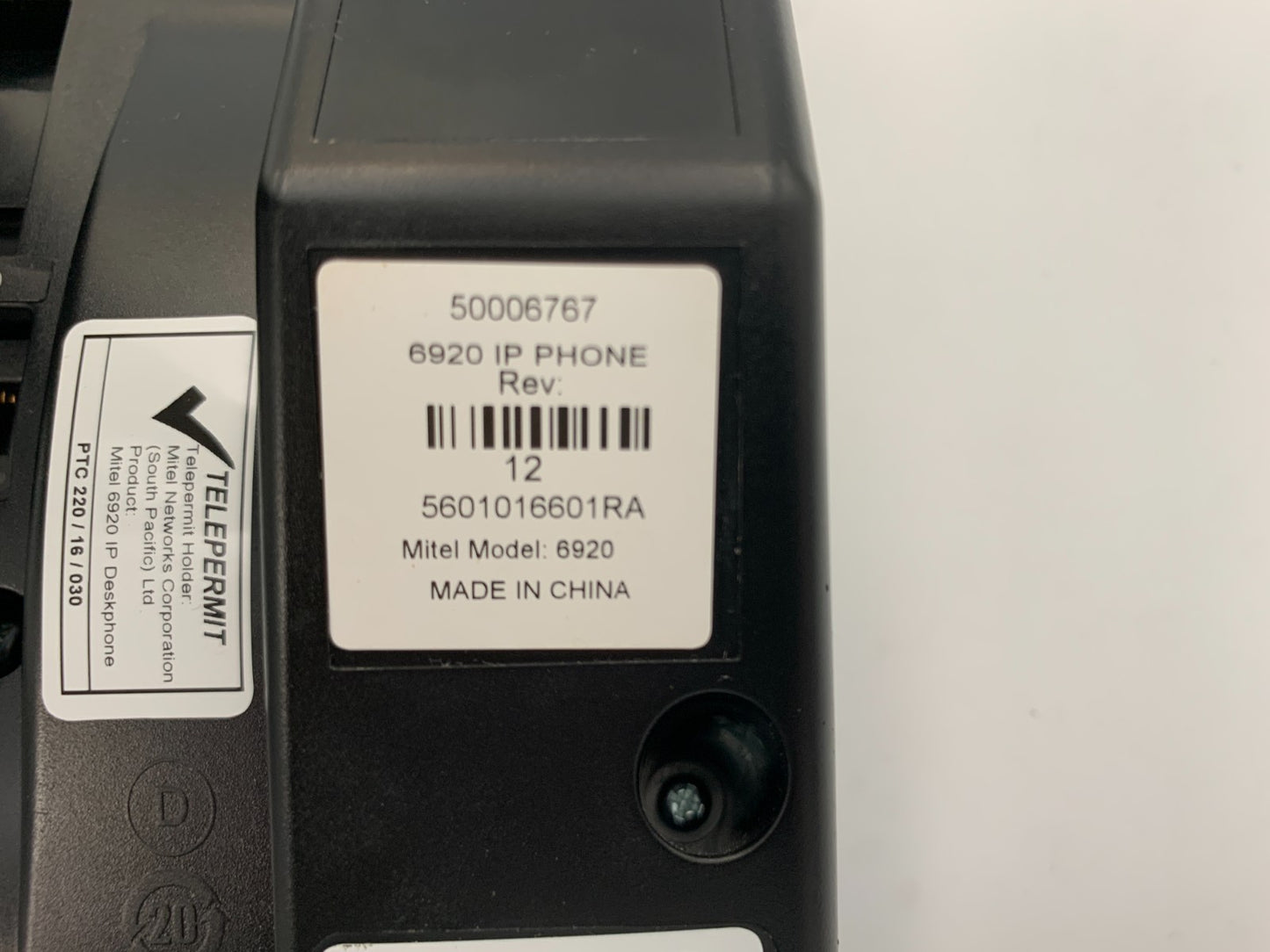 Mitel 6920 IP Business Phone With Stand1