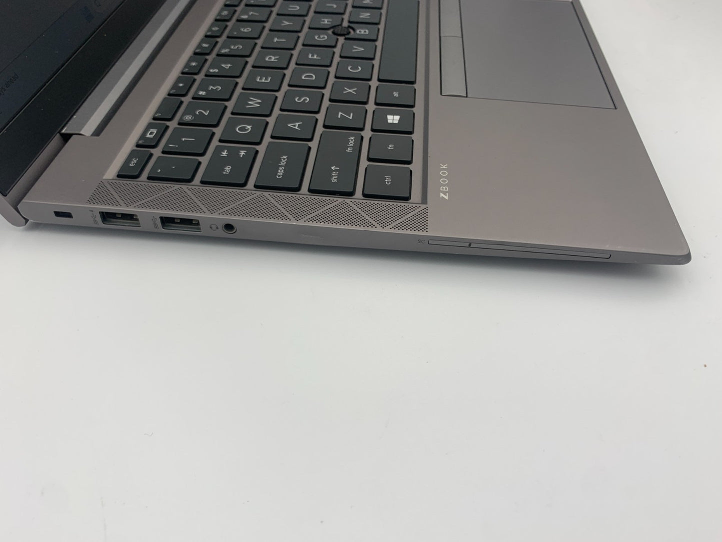 HP Zbook Firefly 14 G7 Mobile WorkStation i7-10610U 1.80GHz / 16GB / 512GB SSD3