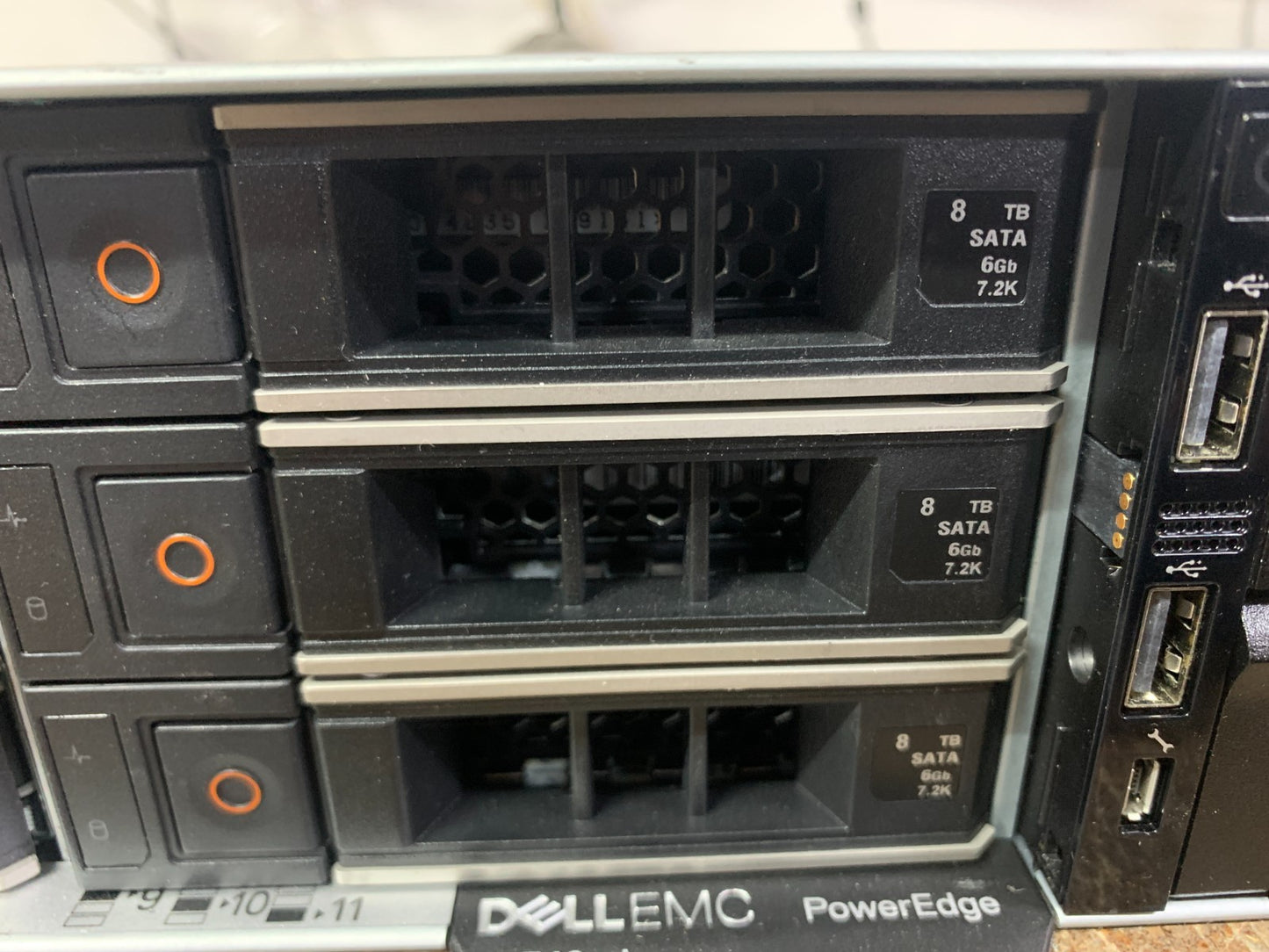 Dell EMC PowerEdge R740XD Xeon Bronze 3106 1.70GHz / 128GB Ram / 12x 8TB HDD2