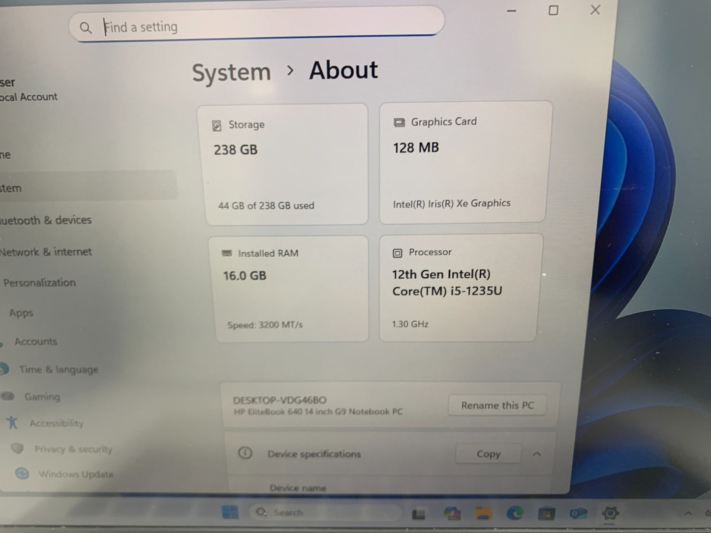 HP EliteBook 640 G9 12th Gen i5-1235U / 16GB / 256GB SSD1