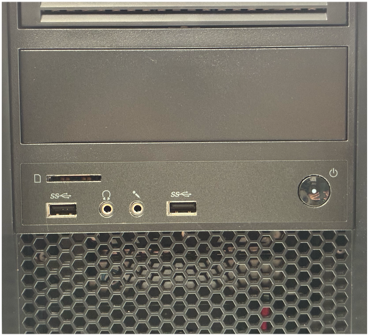 Lenovo ThinkStation P520c Xeon W-2223 32GB 512GB SSD 2TB HDD Quadro P2200